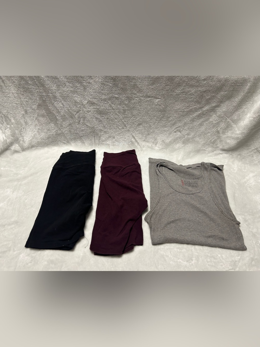 Women’s 2 black red soft stretch high waisted biker shorts gray tank top small